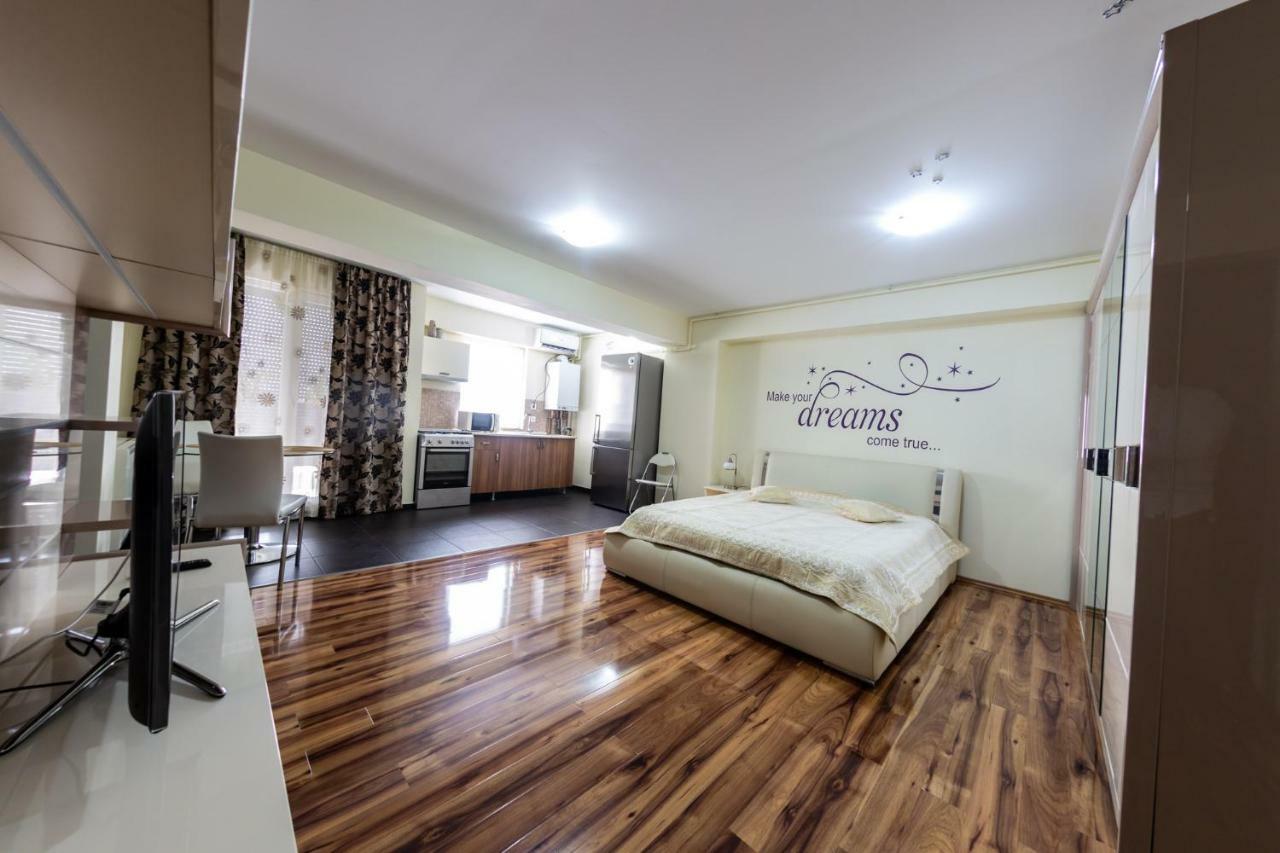 Luxury Radox Apartment Airport Bucharest โอโตเปนี ภายนอก รูปภาพ