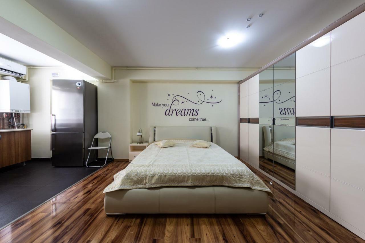 Luxury Radox Apartment Airport Bucharest โอโตเปนี ภายนอก รูปภาพ